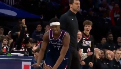 星空体育官网入口-大心脏！埃奇库姆读秒后仰中投压哨命中 几乎杀死比赛！