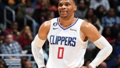 星空体育官网入口-韦少投篮狂铁赛后为输球揽责 乔治表达无条件信任