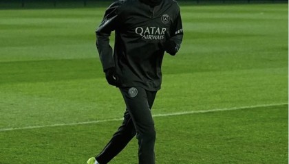 星空体育-队报：登贝莱训练中出现腿部不适，对阵摩纳哥能否出场成疑